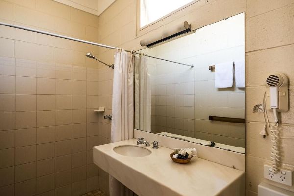Plainsman Motel (Forbes)
